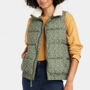 Universal Thread Quilted Puffer Vest in Olive Green Floral Size XS